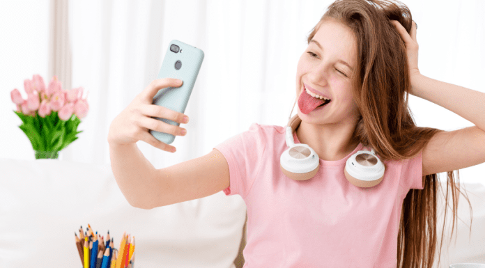 A teen girl taking a selfie.